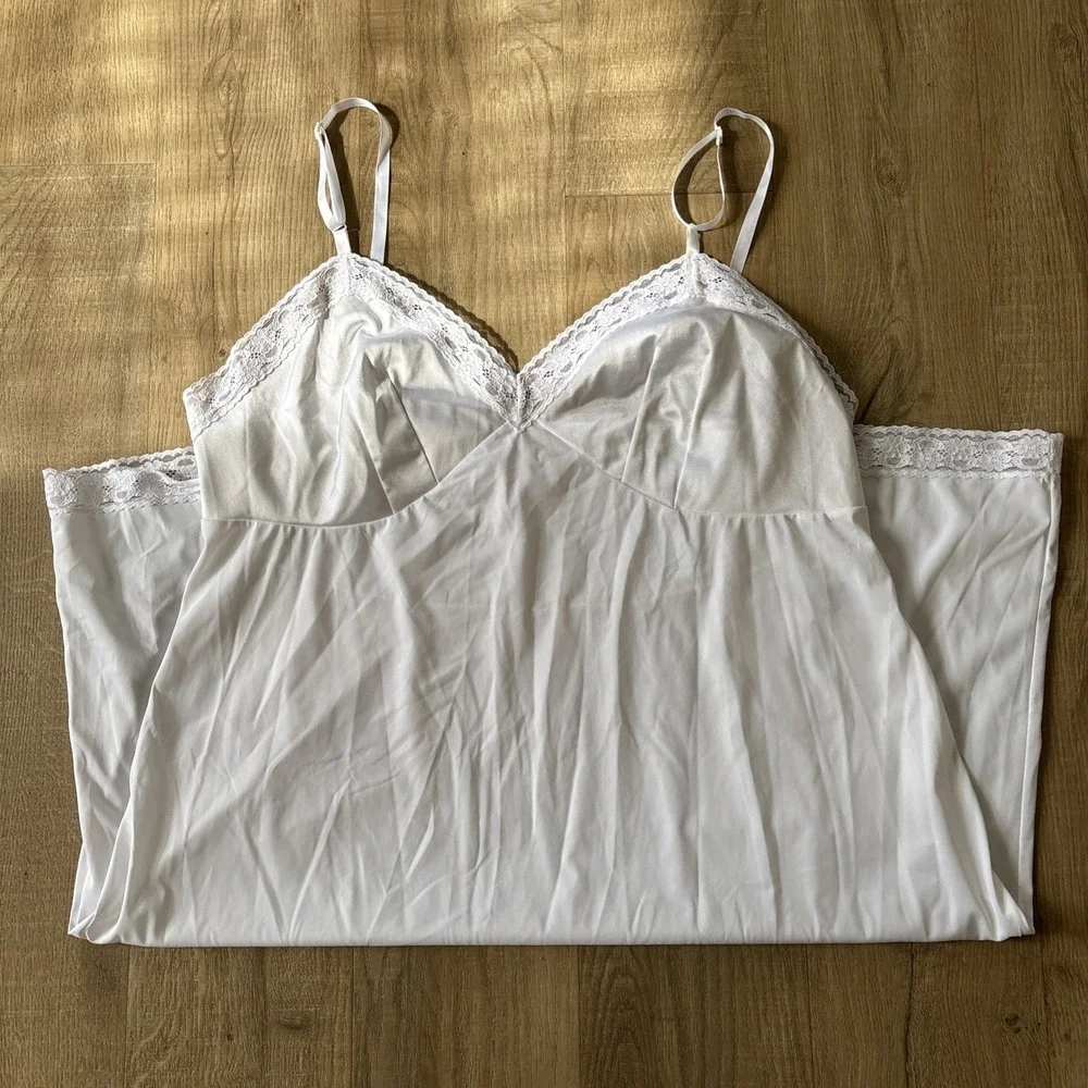 VNTG Vanity Fair Size 42 22